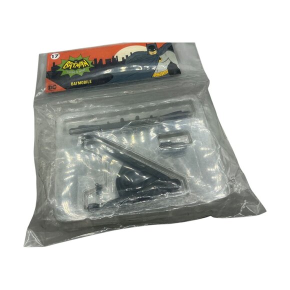 Fanhome Build The 1966 Batmobile TV Batman Car 1/8 Scale Model Kit Issue 17 - Picture 3 of 4